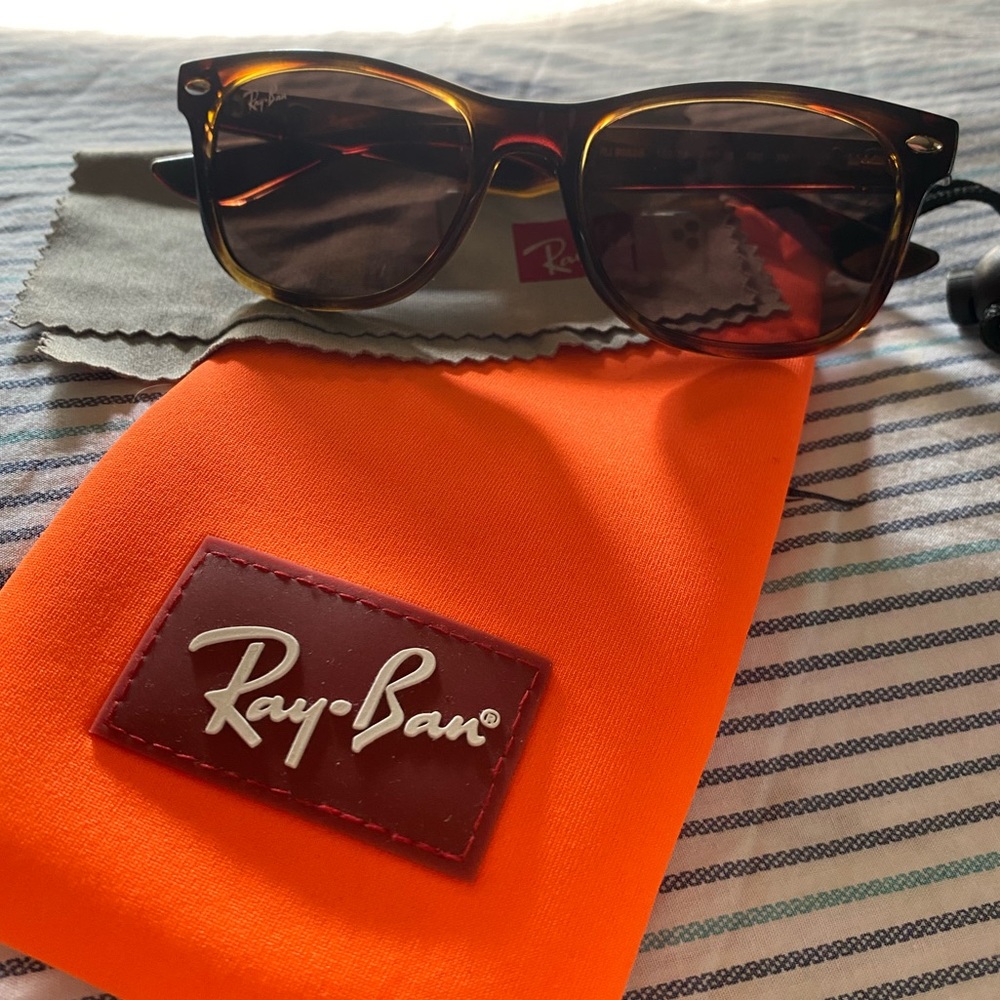 Like New Ray-Ban  
0RJ9052S - NEW WAYFARER JUNIOR